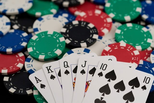 Vòng chơi quy định cần có trong poker và thuật ngữ Poker