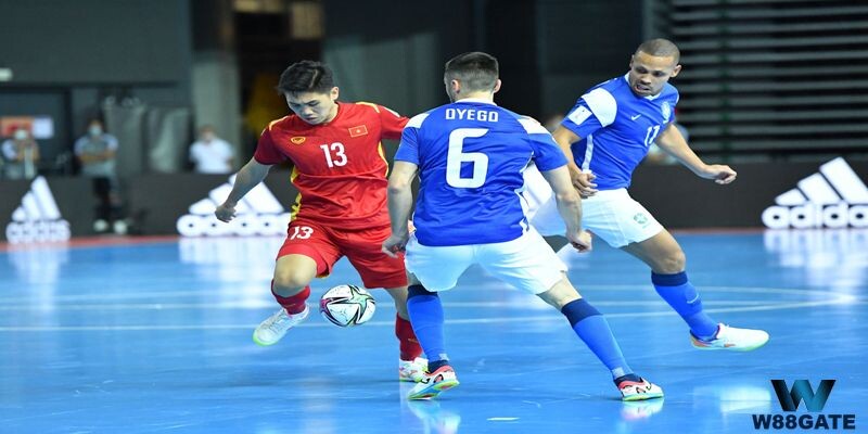 Điểm khác biệt giữa bóng đá Futsal và bóng đá truyền thống là gì? luật đá Futsal