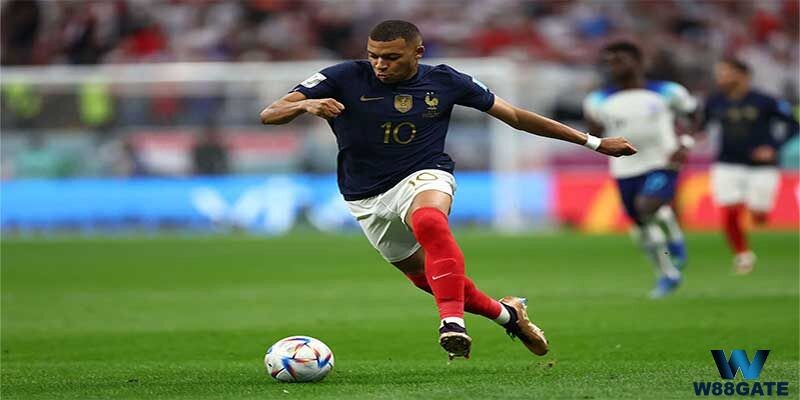 Kylian Mbappe. top 10 cầu thủ chạy nhanh nhất thế giới