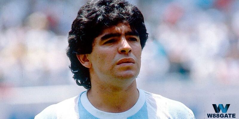 Diego Armando Maradona - một trong những cầu thủ vĩ đại nhất moij thời đại