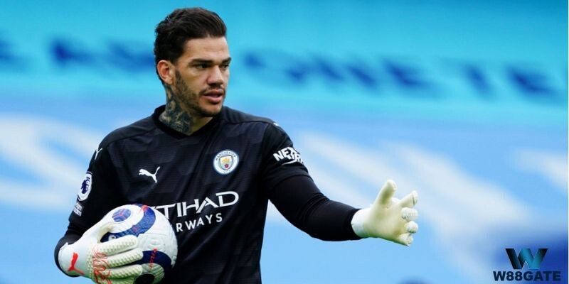 Ederson là một trong top 10 thủ môn hay nhất thế giới đang chơi cho câu lạc bộ Manchester City